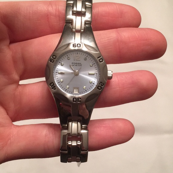 Women’s Fossil Watch - Picture 2 of 6